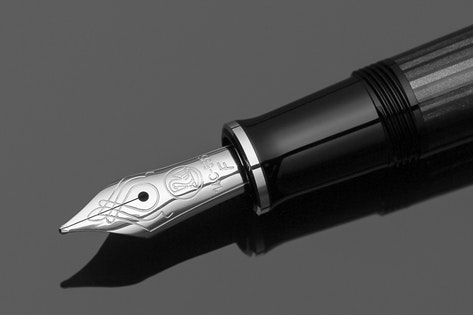 Stilou Souveran M405 Stresemannn, penita F aur 14K, accesorii paladiu, negru-gri, Pelikan