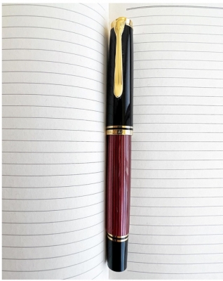 Stilou Souveran M800, penita M aur 18K, accesorii aur, negru-rosu, Pelikan