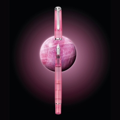 Stilou Classic M205 Rose Quartz, penita M, accesorii argintii + Calimara cerneala Edelstein Rose Quartz In, Pelikan