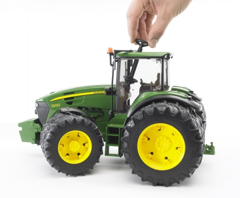 Jucarie Tractor John Deere 7930 cu roti duble Bruder 