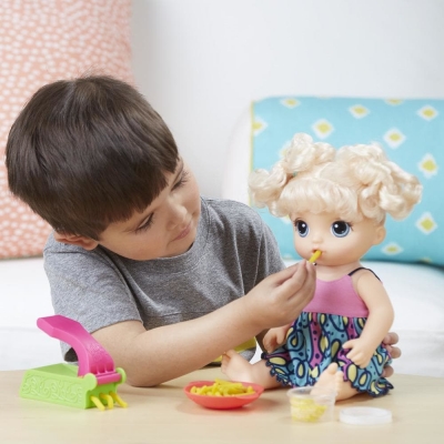 BEBELUSUL BABY ALIVE CU FUNCTIUNI HASBRO