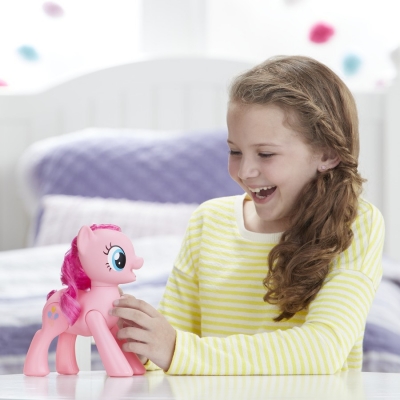 Jucarie interactiva Razi impreuna cu Pinkie Pie MLP Hasbro