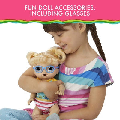 BEBELUS BLOND BABY ALIVE PASESTE SI PANTOFII VOR LUMINA HASBRO