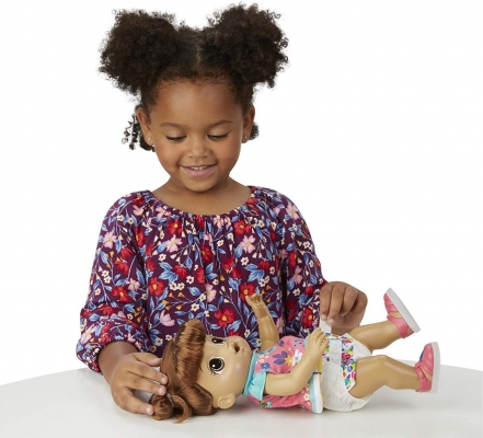 BEBELUS SATEN BABY ALIVE PASESTE SI PANTOFII VOR LUMINA HASBRO