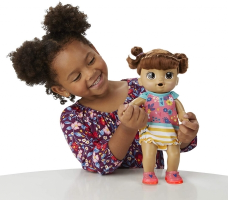 BEBELUS SATEN BABY ALIVE PASESTE SI PANTOFII VOR LUMINA HASBRO