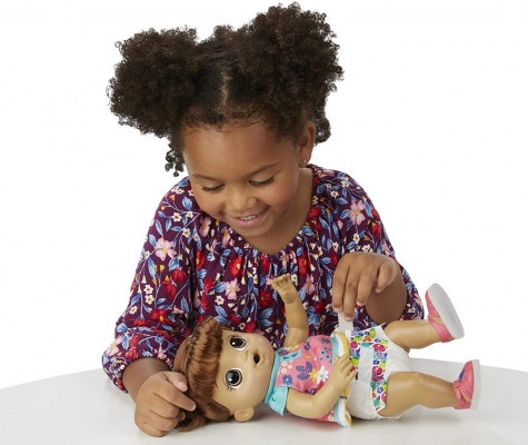 BEBELUS SATEN BABY ALIVE PASESTE SI PANTOFII VOR LUMINA HASBRO