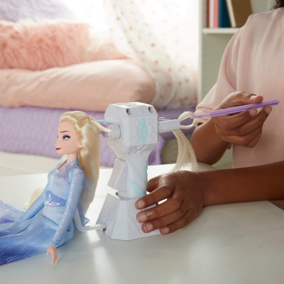 PAPUSA FROZEN2 ELSA CU PAR LUNG PENTRU IMPLETIT HASBRO