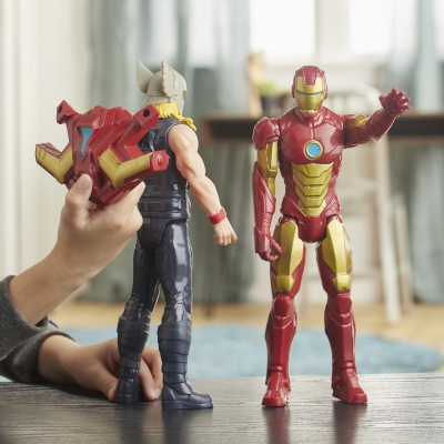 AVENGERS FIGURINA TITAN HERO BLAST GEAR: IRON MAN 30CM HASBRO