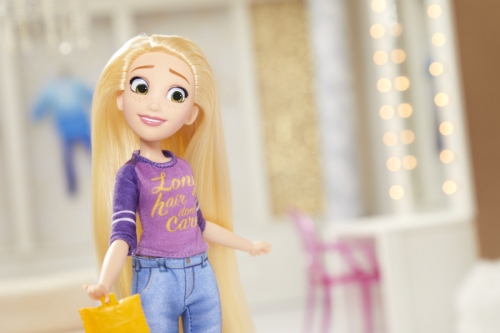 Papusa Printesa Rapunzel colectia Comfy Squad Hasbro