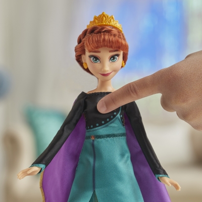 Papusa Anna Musical Adventure Frozen 2 Hasbro