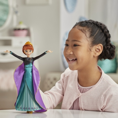 Papusa Anna Musical Adventure Frozen 2 Hasbro