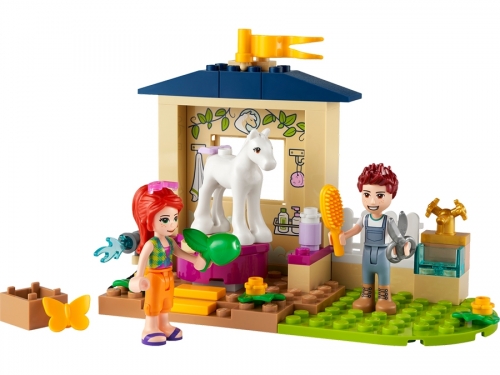 Grajdul de ingrijire a poneilor 41696 LEGO Friends